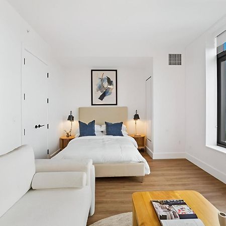 Appartamento Posh Studio With Luxe Amenities In Prime Location! New York Esterno foto